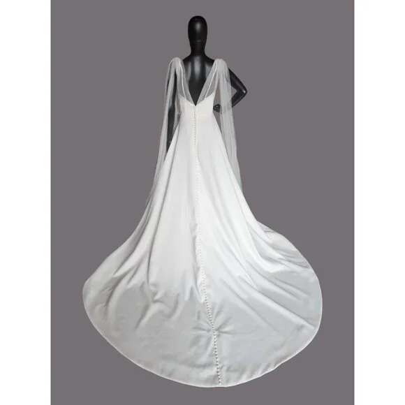 NWOT Ivory Plunge V-Neck Tulle Arm Detail Wedding Gown - Amy & Eve - Picture 8 of 12